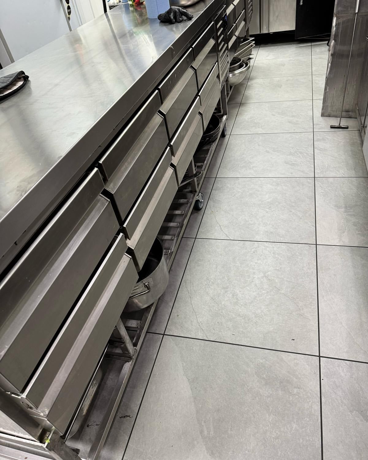 Mobiliário em aço inox para restaurante — bancada
