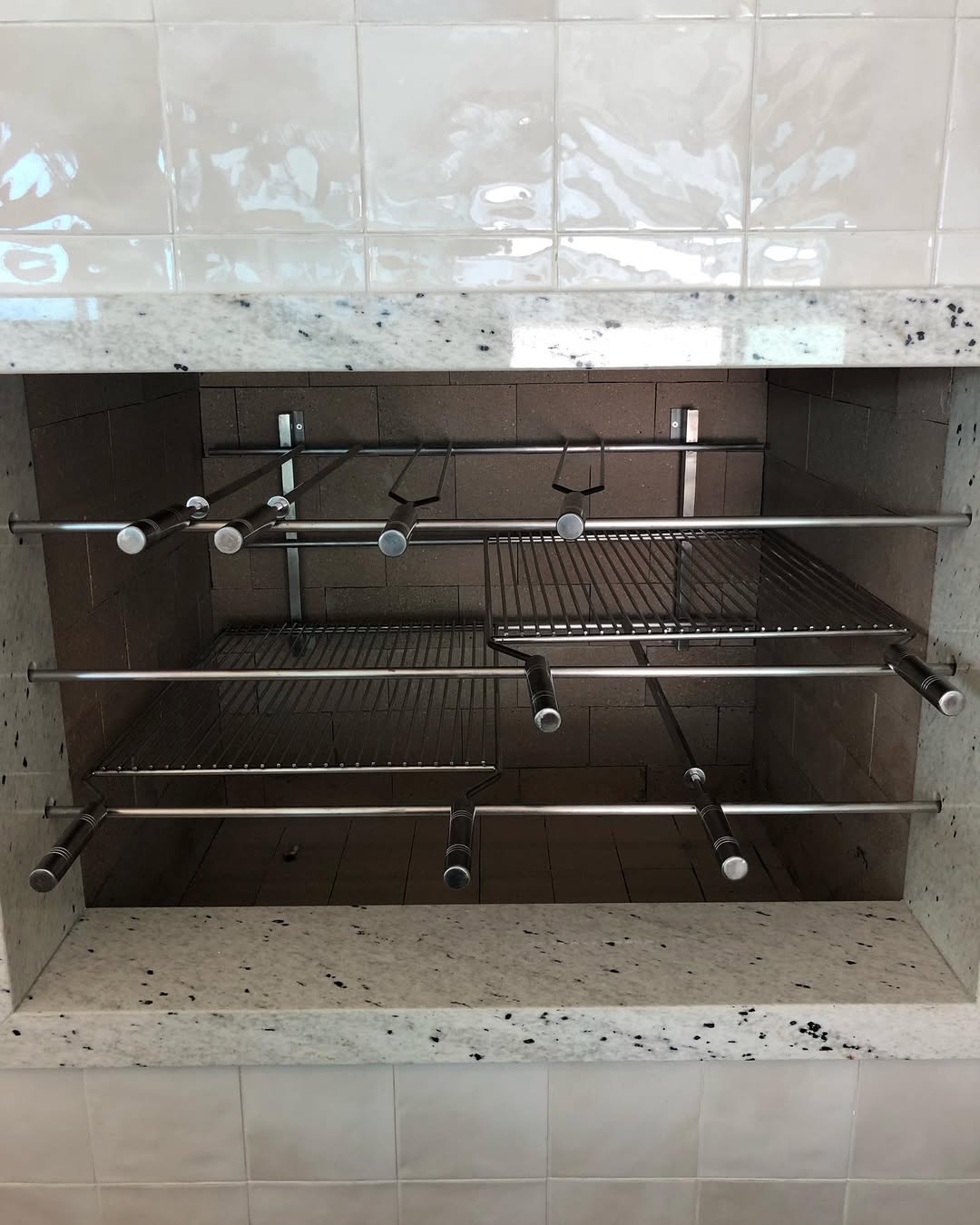 Churrasqueira de alvenaria com espetos inox